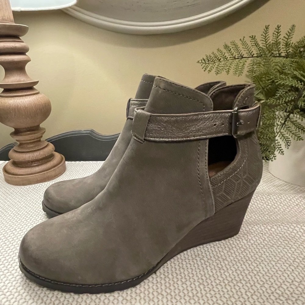 Cobb Hill by Rockport Wedges. Gray with buckle. Size 9.